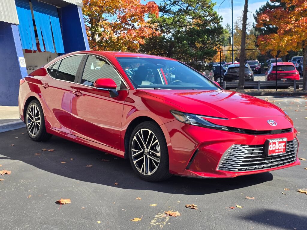Used 2025 Toyota Camry XLE FWD image 3