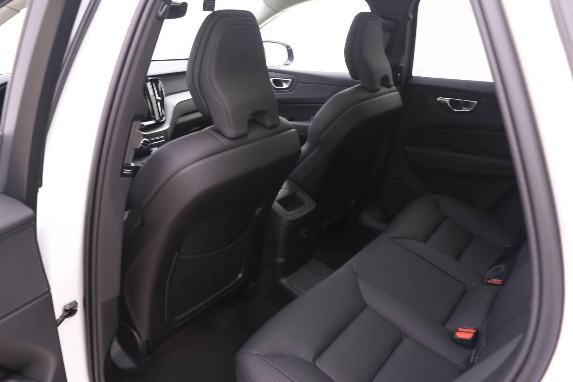 Used 2025 Volvo XC60 T8 Plus w/ Protection Package Premier image 15