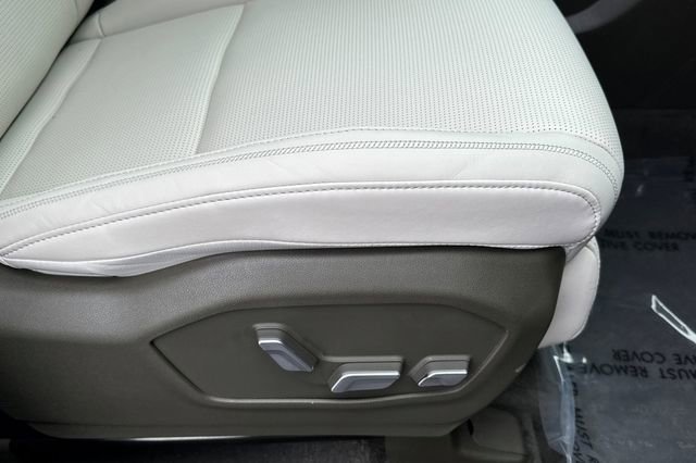 Used 2025 Hyundai Santa Fe Calligraphy AWD/4WD image 24