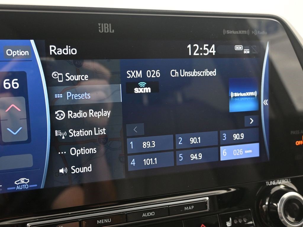 Used 2021 Toyota Highlander Limited image 18