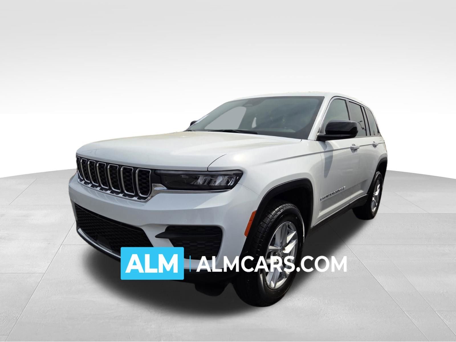 Used 2025 Jeep Grand Cherokee Laredo X w/ Luxury Tech Group I image 1