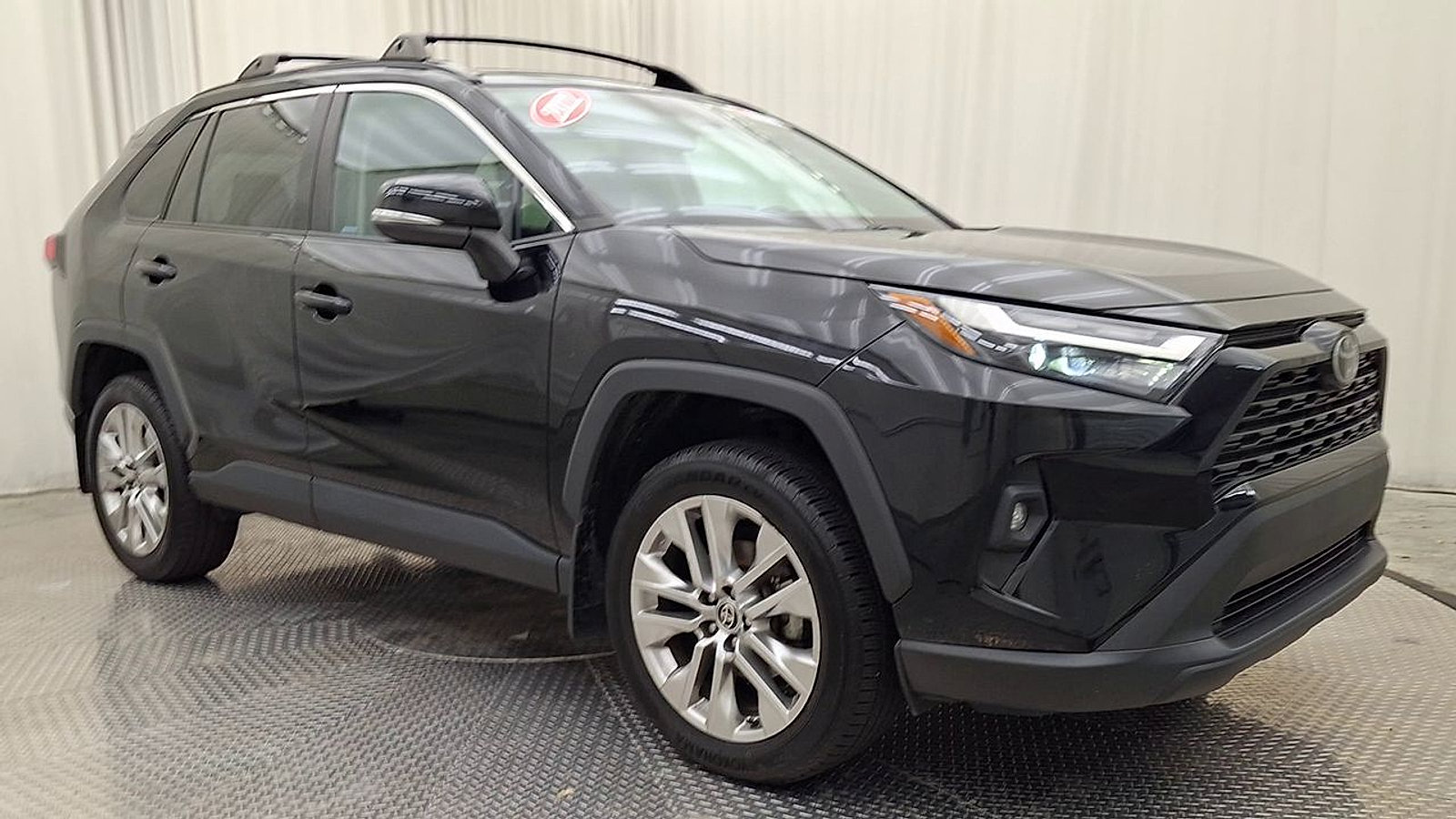 Certified 2022 Toyota RAV4 XLE Premium AWD/4WD image 9