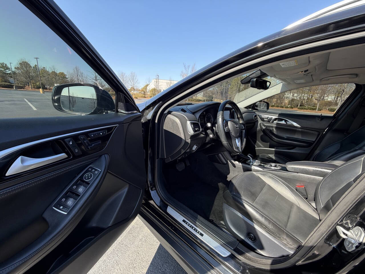 Used 2017 INFINITI QX30 Premium image 14