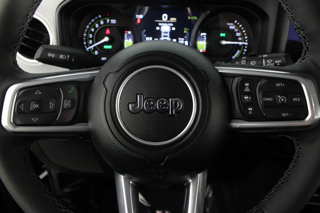 Used 2025 Jeep Wrangler Unlimited Sahara AWD/4WD image 12