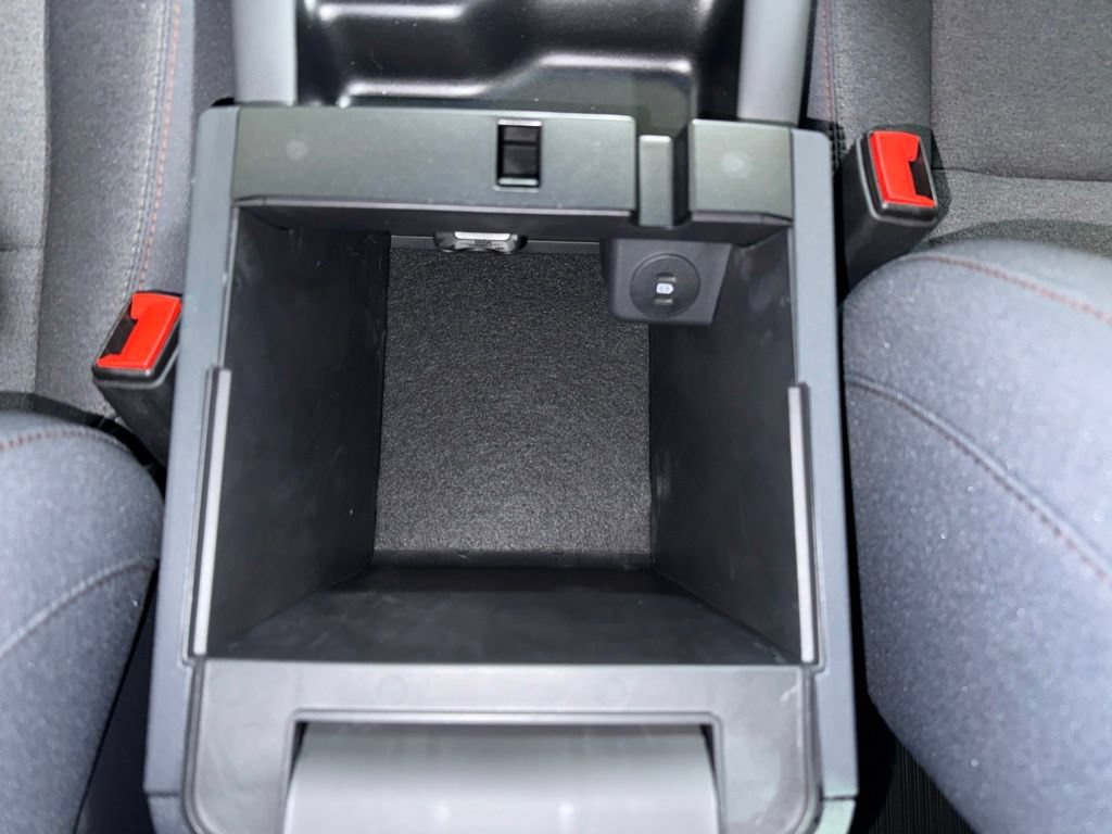 Used 2025 Ford Explorer Active AWD/4WD image 27