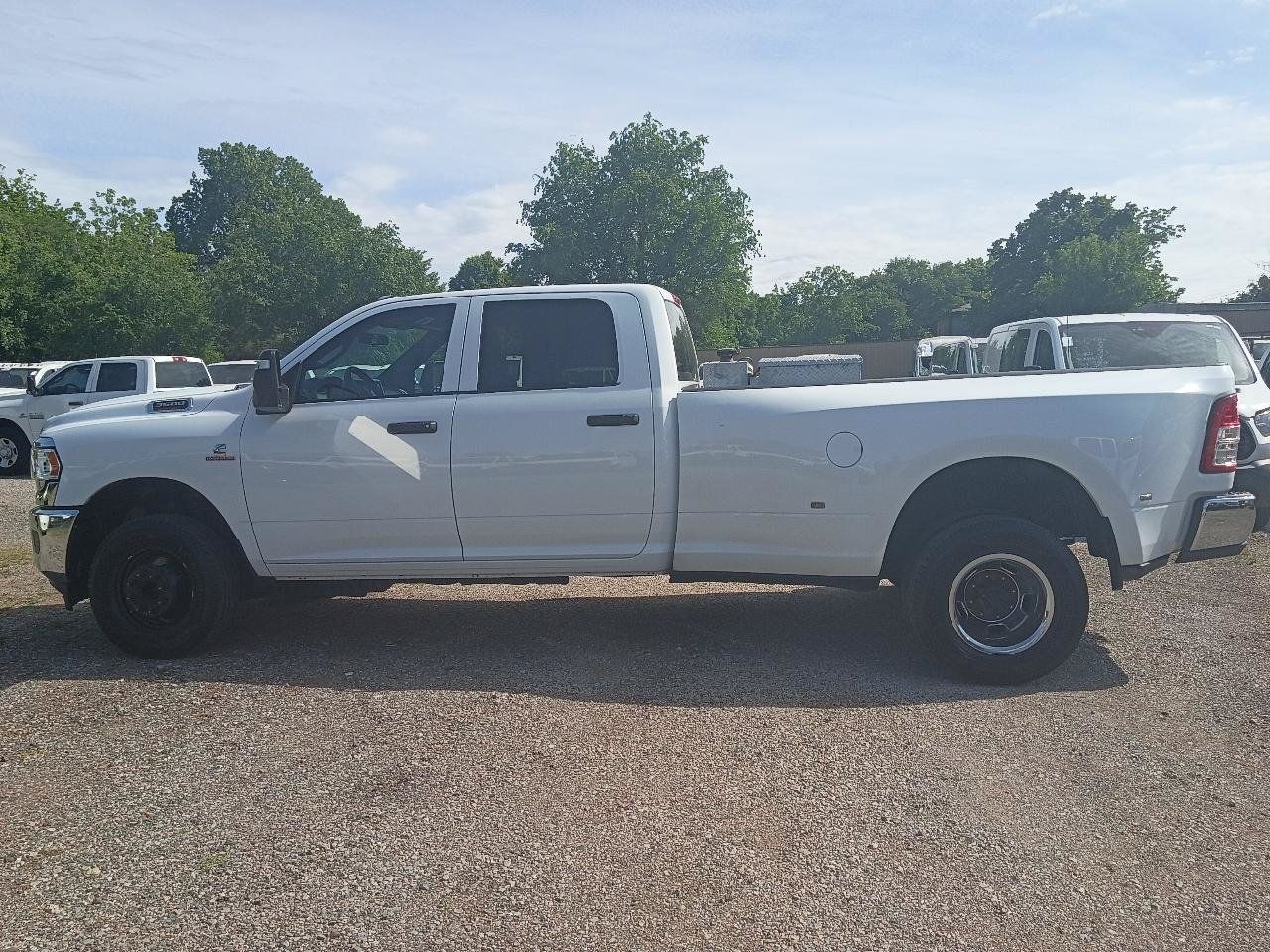 Used 2024 RAM 3500 Tradesman w/ Chrome Appearance Group AWD/4WD image 7
