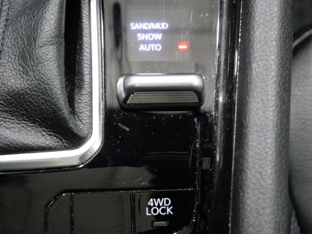 Used 2025 Jeep Compass Latitude w/ Sun & Sound Group AWD/4WD image 21