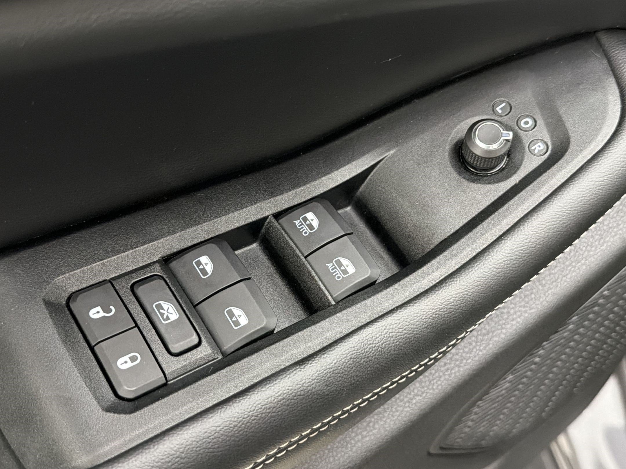 Used 2023 Jeep Grand Cherokee L Laredo AWD/4WD image 24