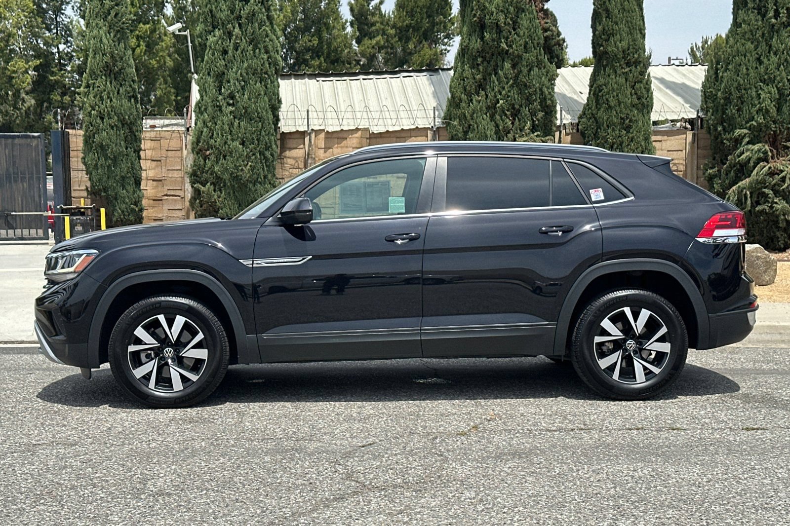 Used 2021 Volkswagen Atlas Cross Sport SE AWD/4WD image 7