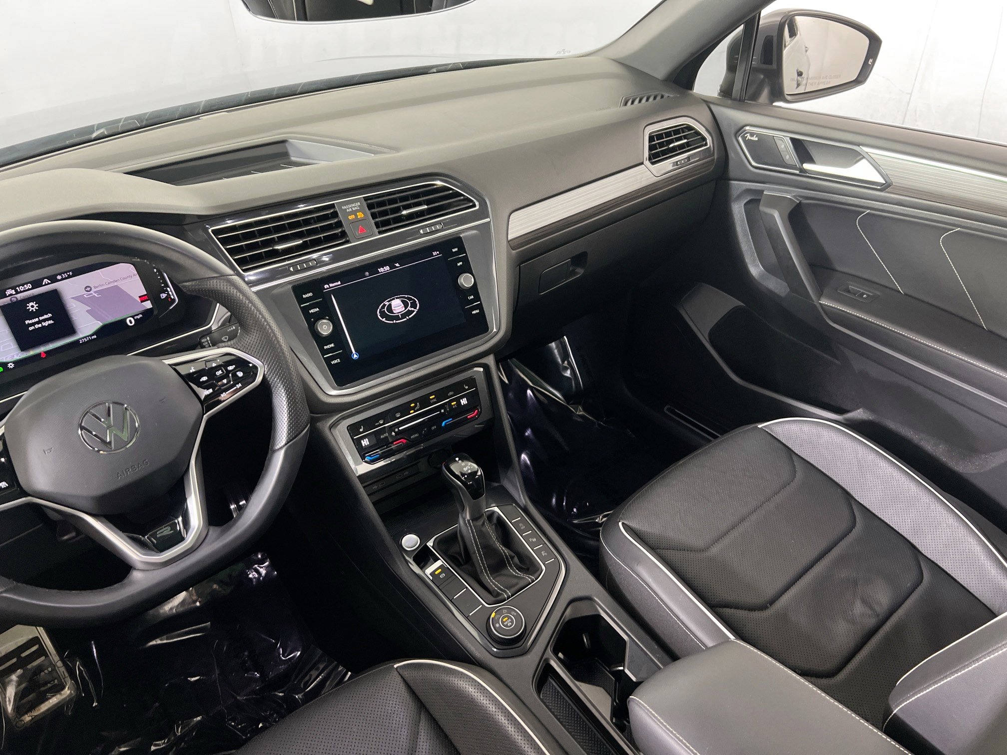 Used 2022 Volkswagen Tiguan SEL R-Line image 24