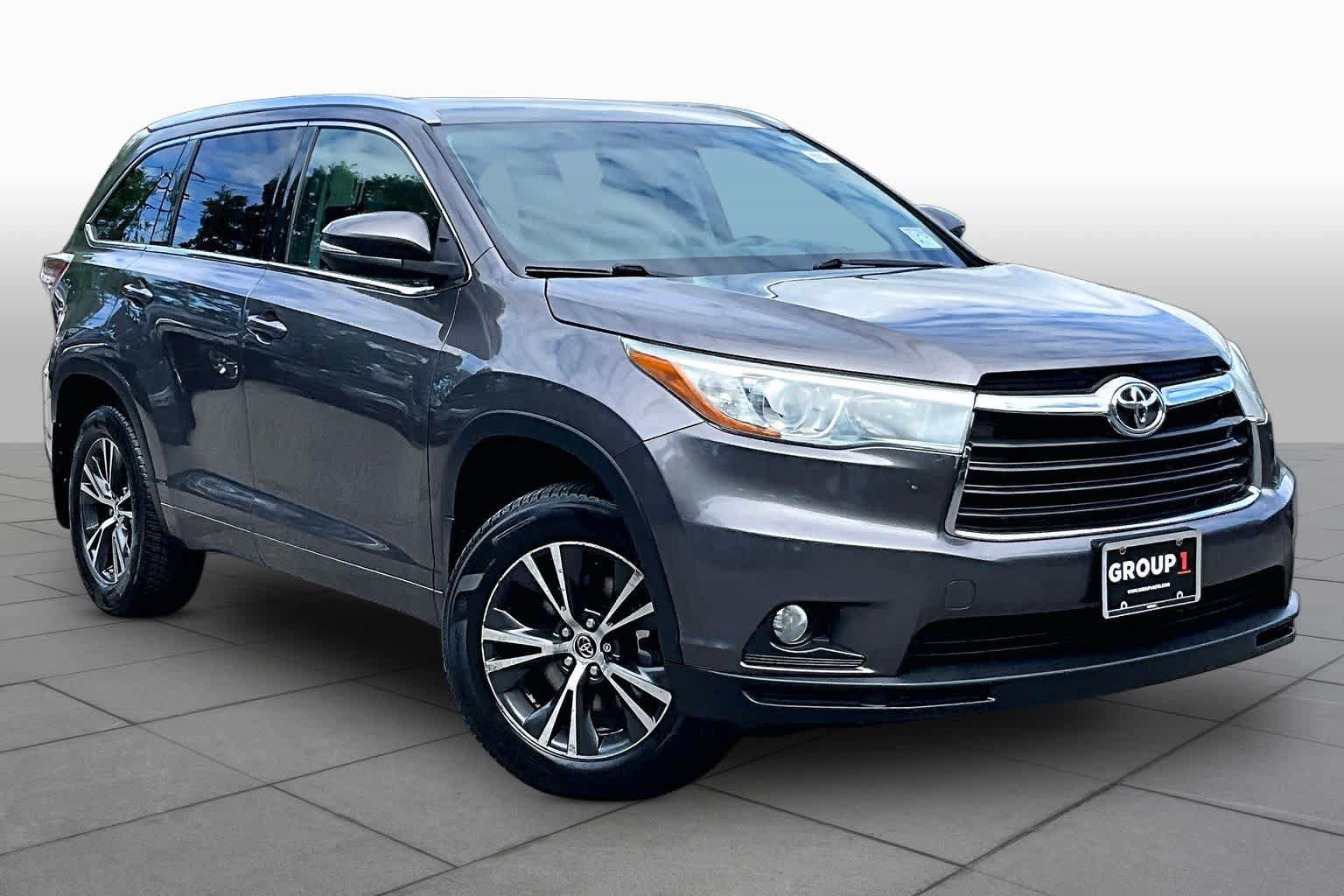 Used 2016 Toyota Highlander XLE AWD/4WD image 3