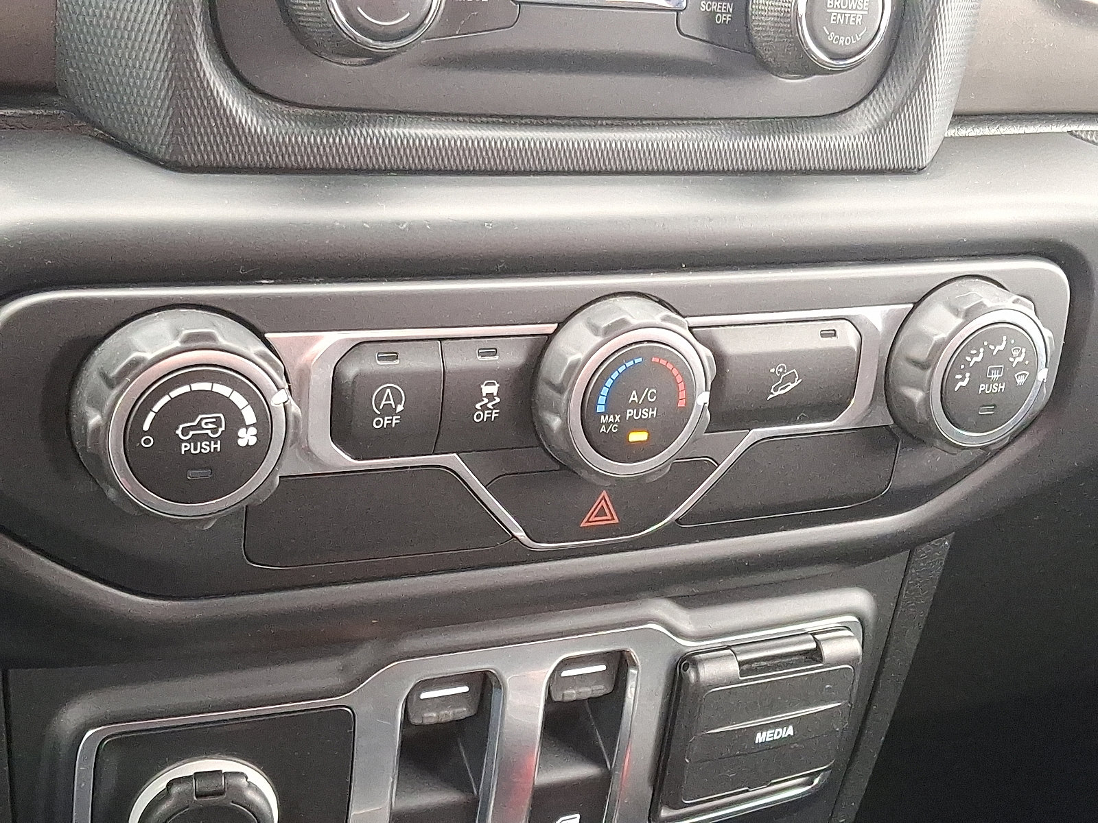 Used 2020 Jeep Wrangler Sport image 13