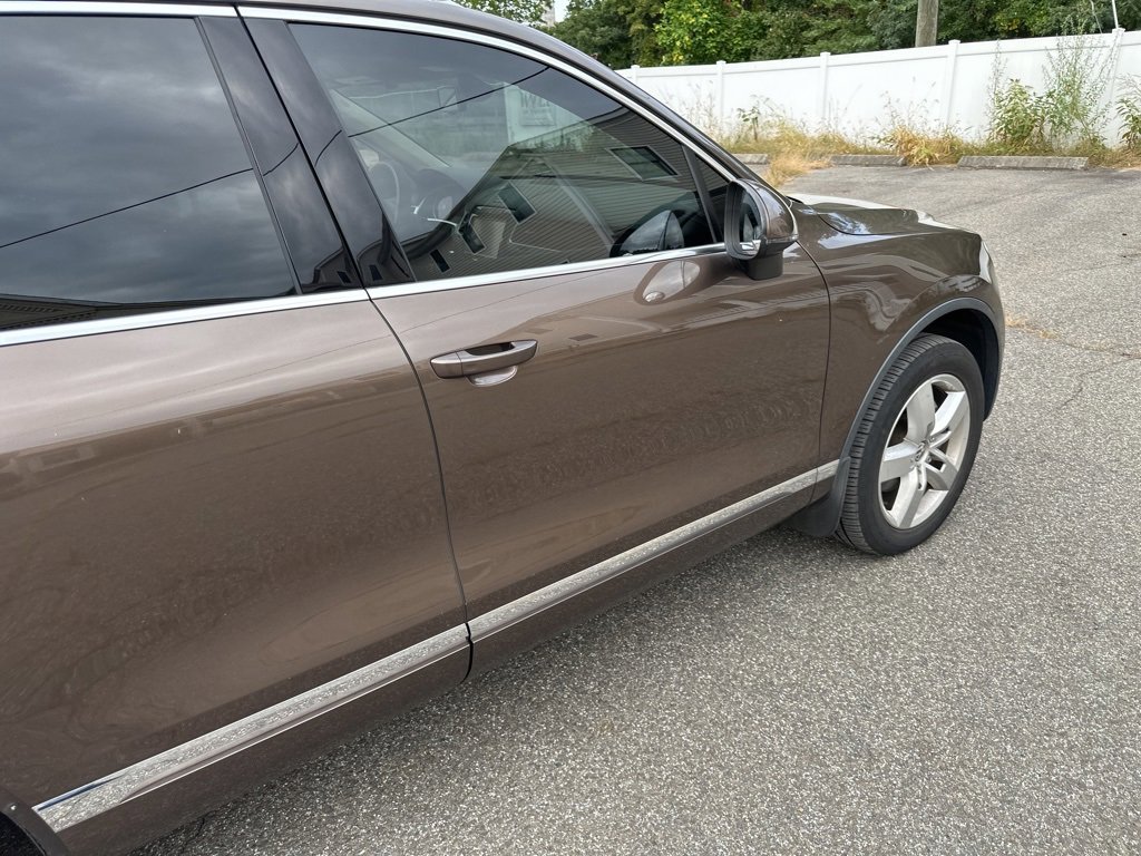 Used 2014 Volkswagen Touareg VR6 image 7