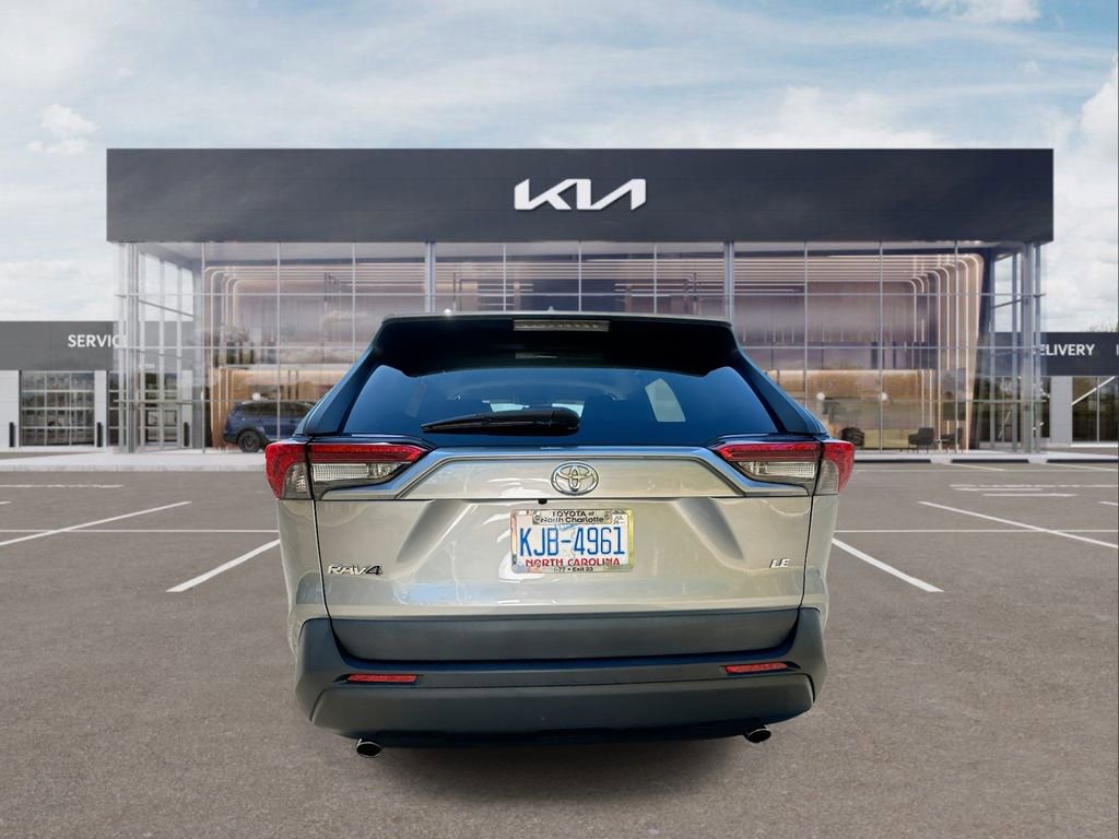 Used 2021 Toyota RAV4 LE image 7