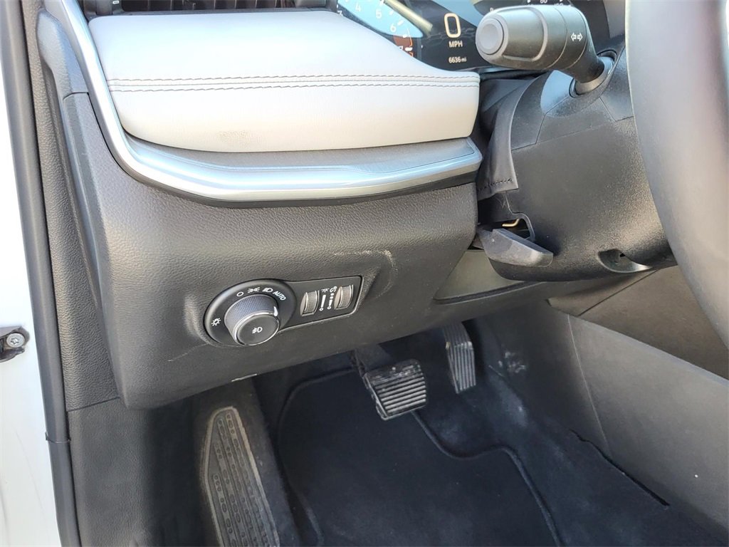 Used 2025 Jeep Compass Limited image 19