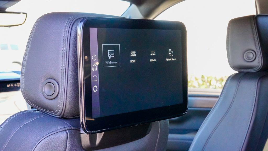 New 2026 GMC Yukon XL Denali w/ Denali Reserve Package image 13