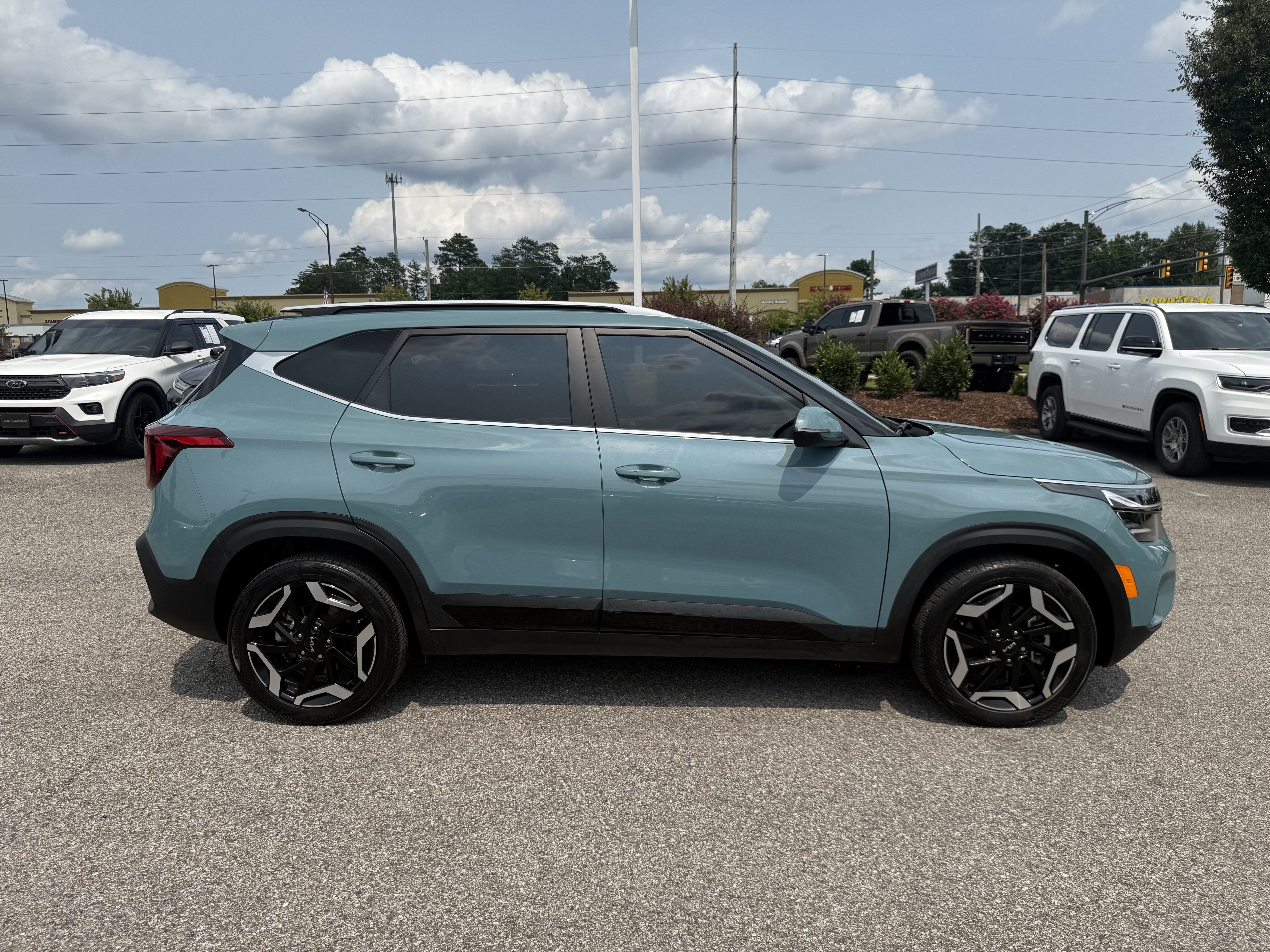 Used 2024 Kia Seltos SX w/ SX Sunroof Package AWD/4WD image 11
