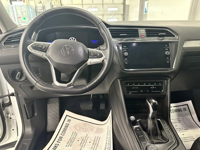 Certified 2022 Volkswagen Tiguan SE w/ Panoramic Sunroof Package image 4