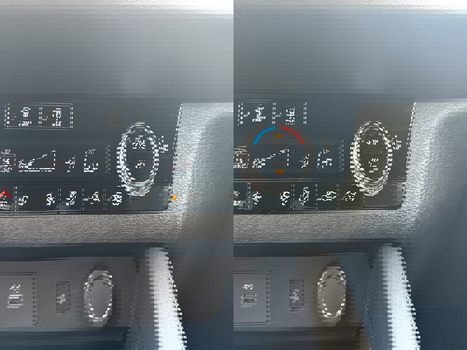 New 2025 Mitsubishi Outlander 4WD Plug-In Hybrid image 35