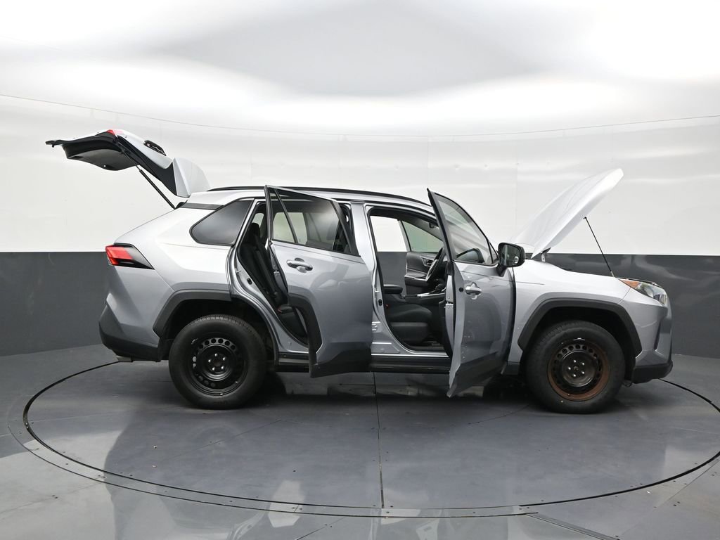 Used 2020 Toyota RAV4 LE FWD image 29