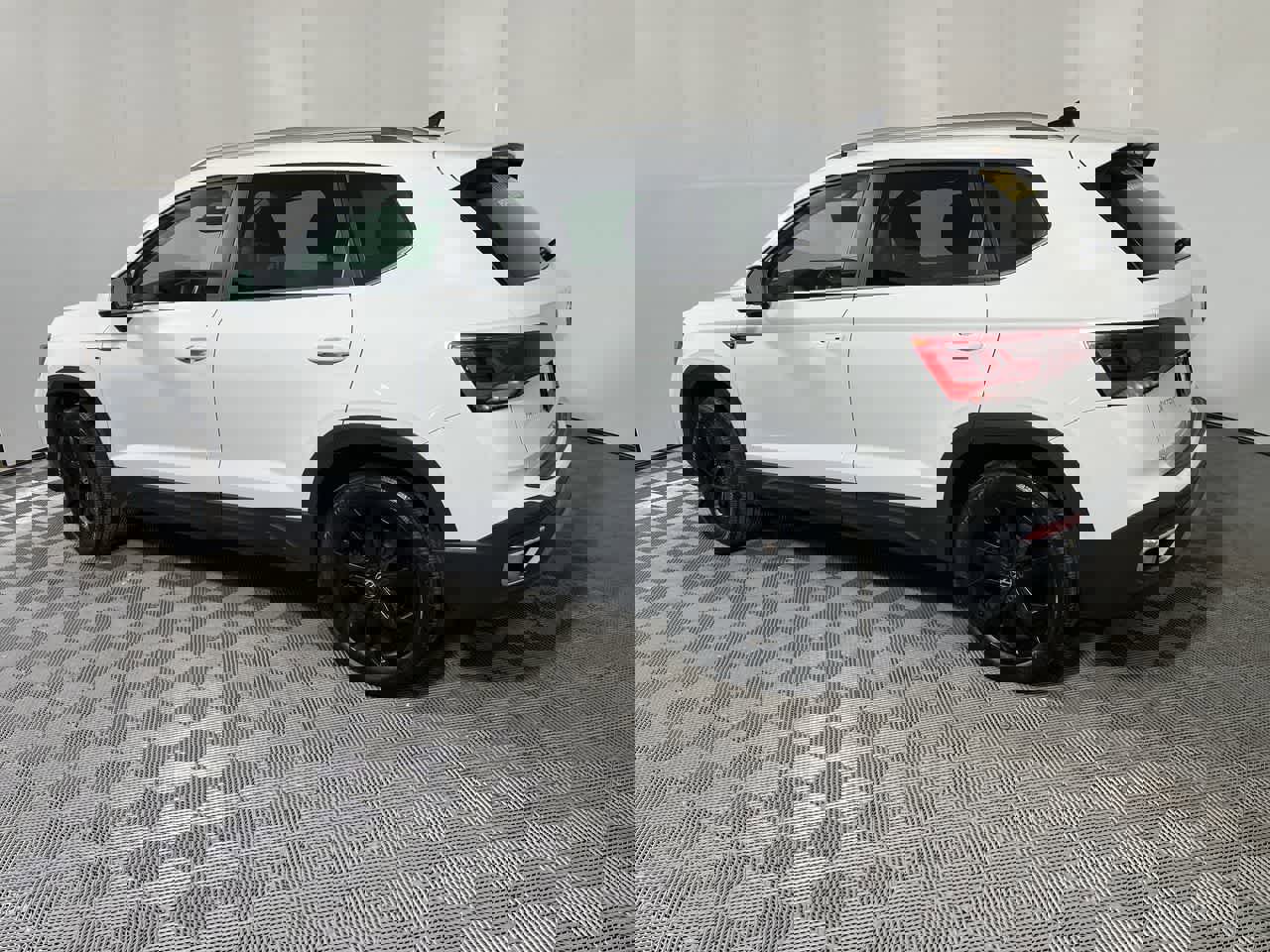 Used 2022 Volkswagen Taos SE w/ Panoramic Sunroof Package image 6