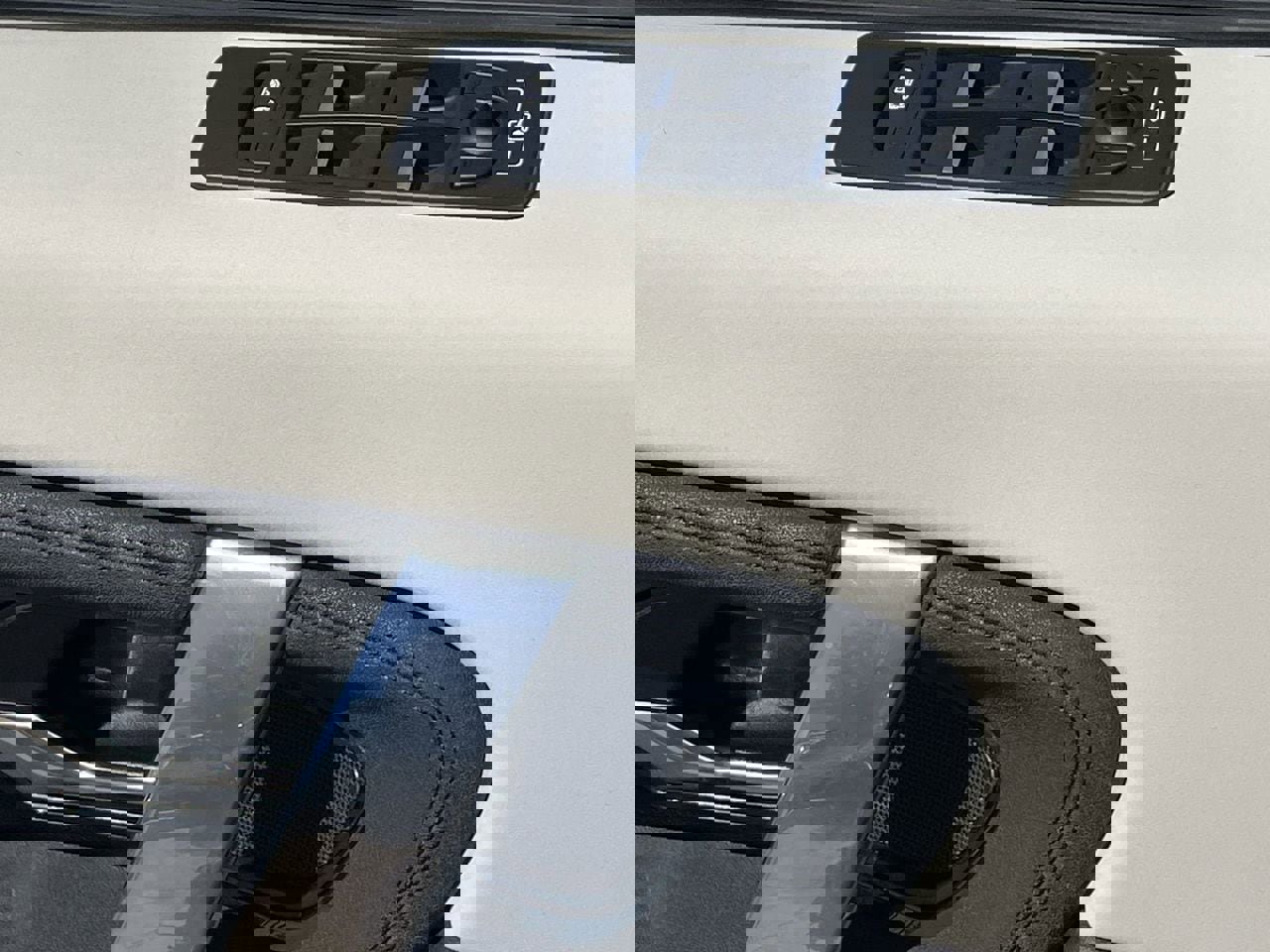 Used 2023 Land Rover Discovery Sport SE image 20