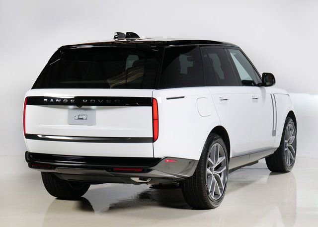 New 2026 Land Rover Range Rover SE image 2