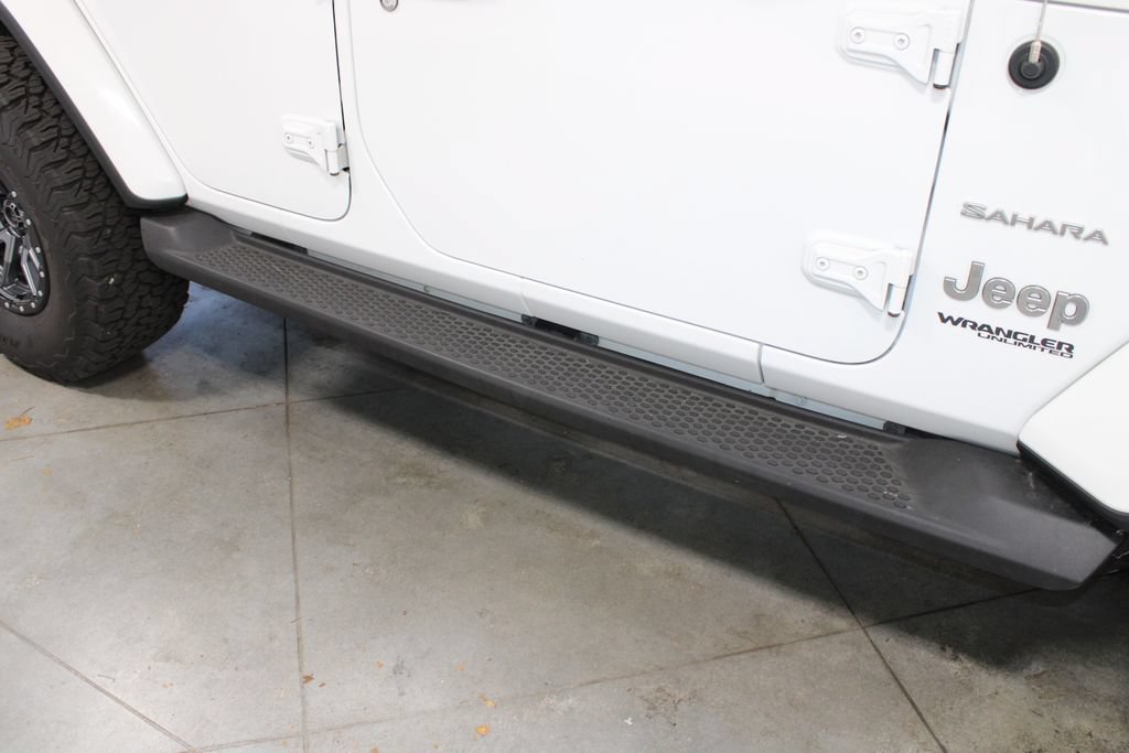 Used 2018 Jeep Wrangler Unlimited Sahara AWD/4WD image 13