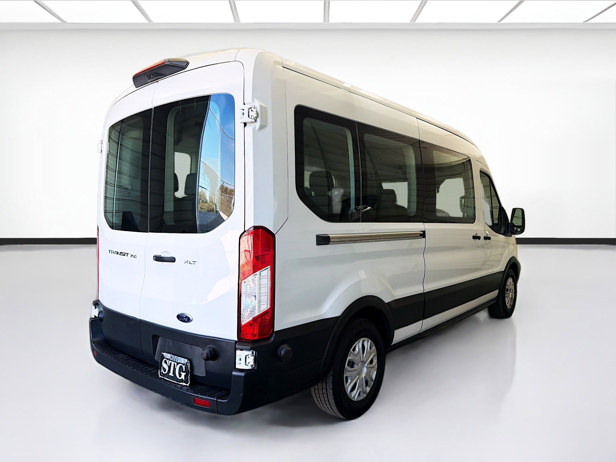 Used 2019 Ford Transit 350 XLT image 4