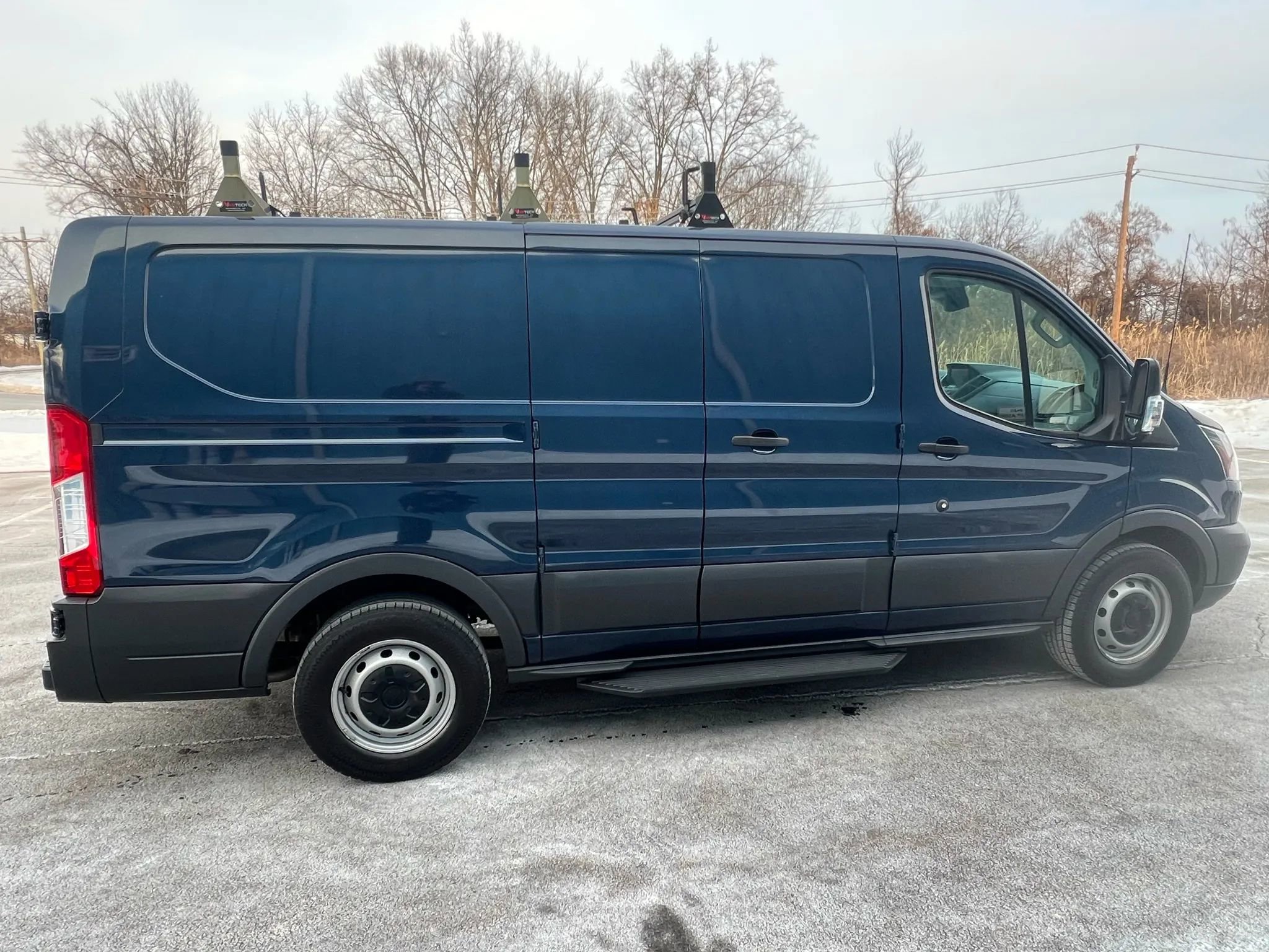 Used 2017 Ford Transit 150 130 Low Roof RWD image 10