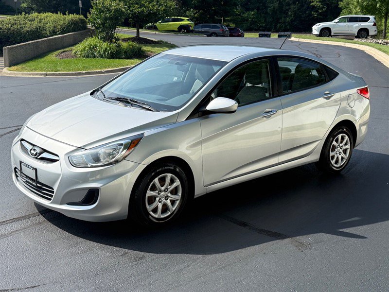 Used 2012 Hyundai Accent GLS FWD image 10