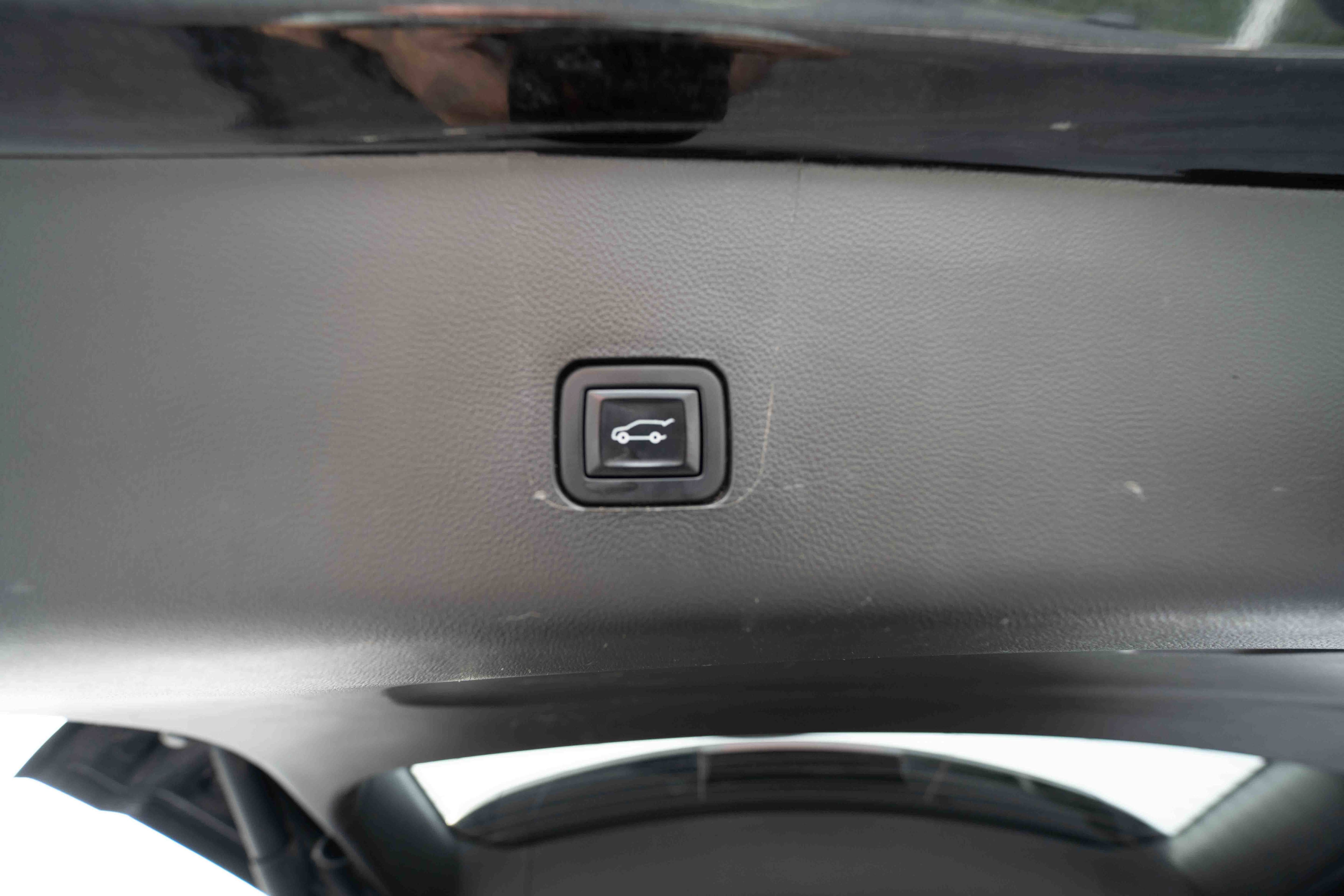 Used 2021 Chevrolet Traverse Premier w/ Redline Edition AWD/4WD image 29