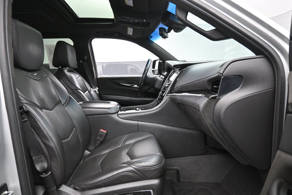 Used 2018 Cadillac Escalade Platinum AWD/4WD image 31
