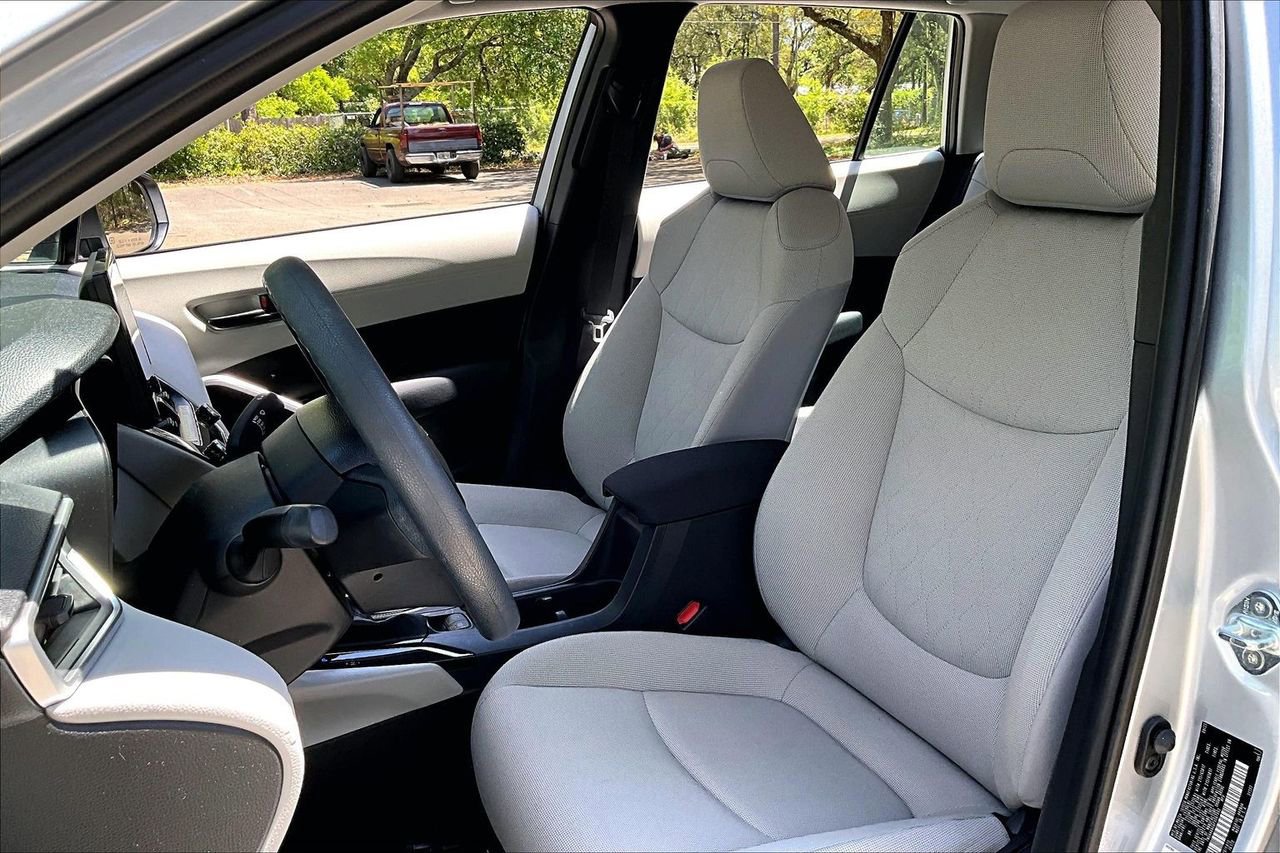 Used 2023 Toyota Corolla Cross L image 18