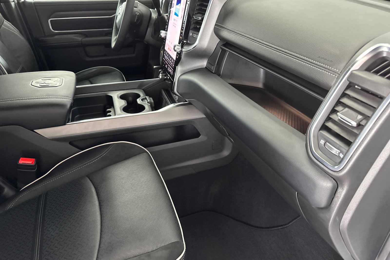 New 2026 RAM 3500 Laramie AWD/4WD image 15
