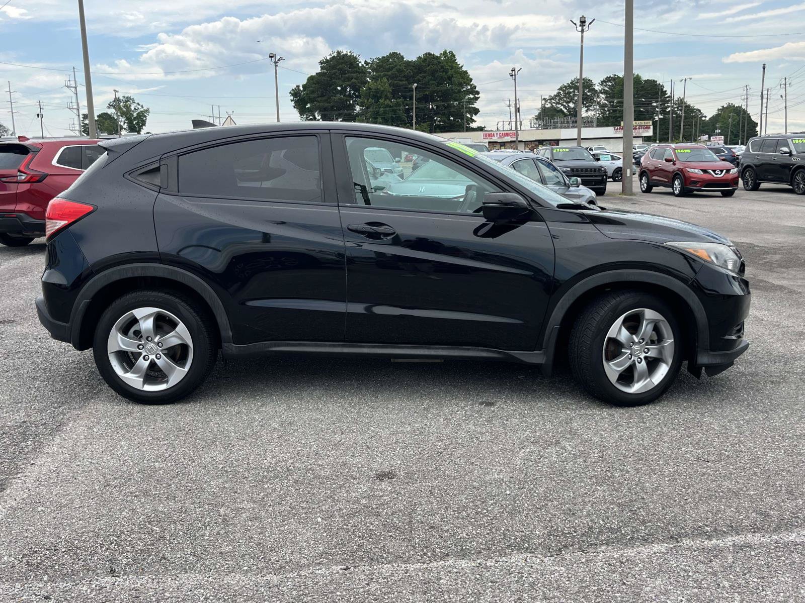 Used 2017 Honda HR-V EX image 2