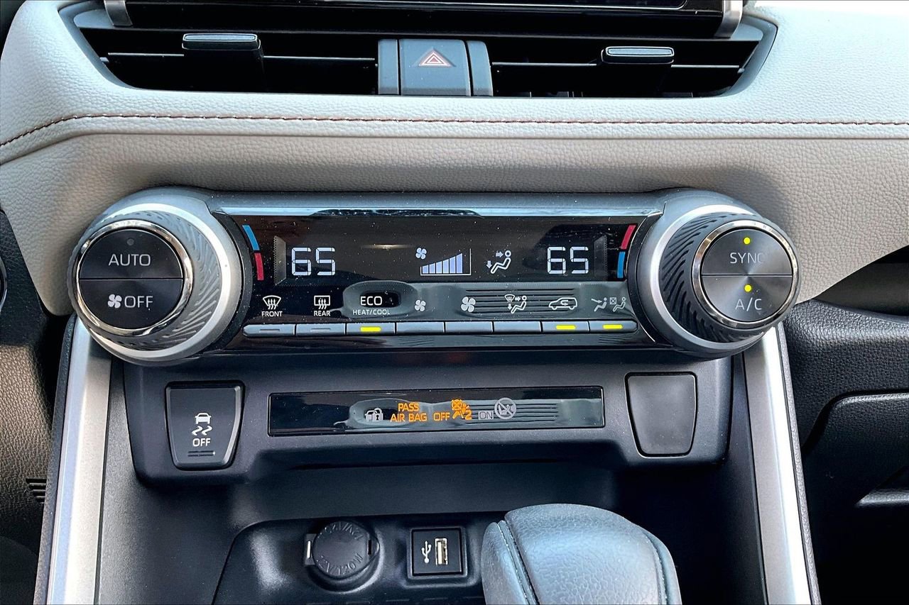 Used 2025 Toyota RAV4 XLE w/ Convenience Package image 24