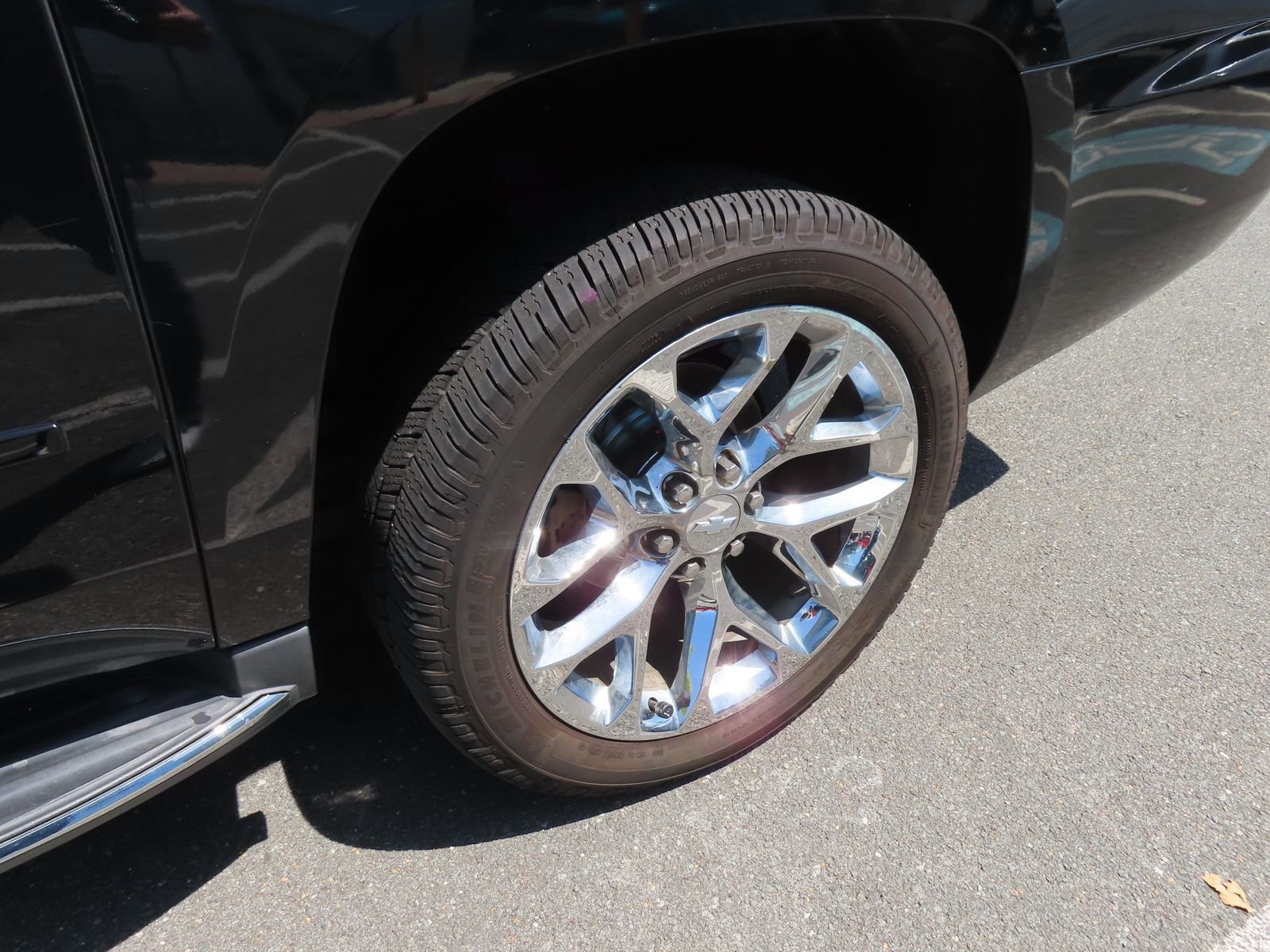 Used 2017 Chevrolet Suburban Premier AWD/4WD image 12