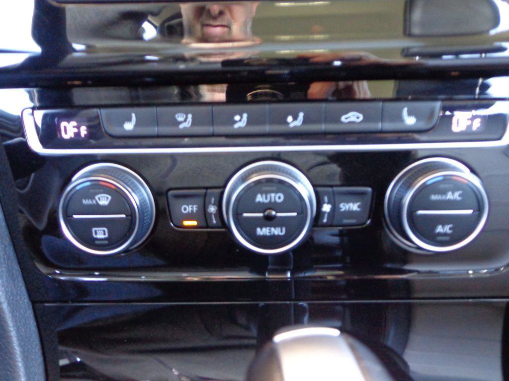 Used 2017 Volkswagen Golf 4-Door image 24