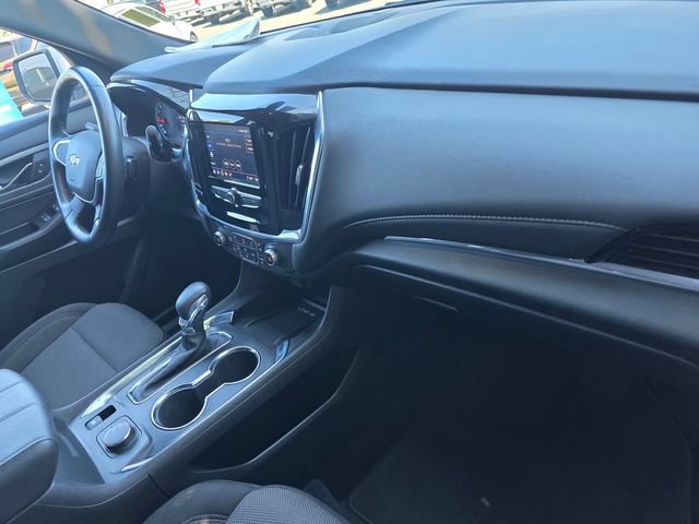 Used 2023 Chevrolet Traverse LT w/ LPO, Cargo Package FWD image 21