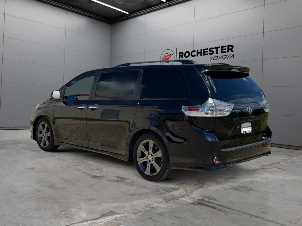 Used 2015 Toyota Sienna SE FWD image 3