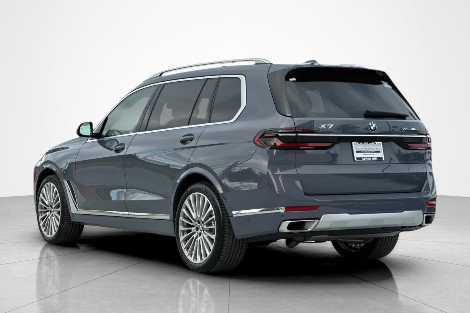 Used 2024 BMW X7 xDrive40i w/ Premium Package AWD/4WD image 3