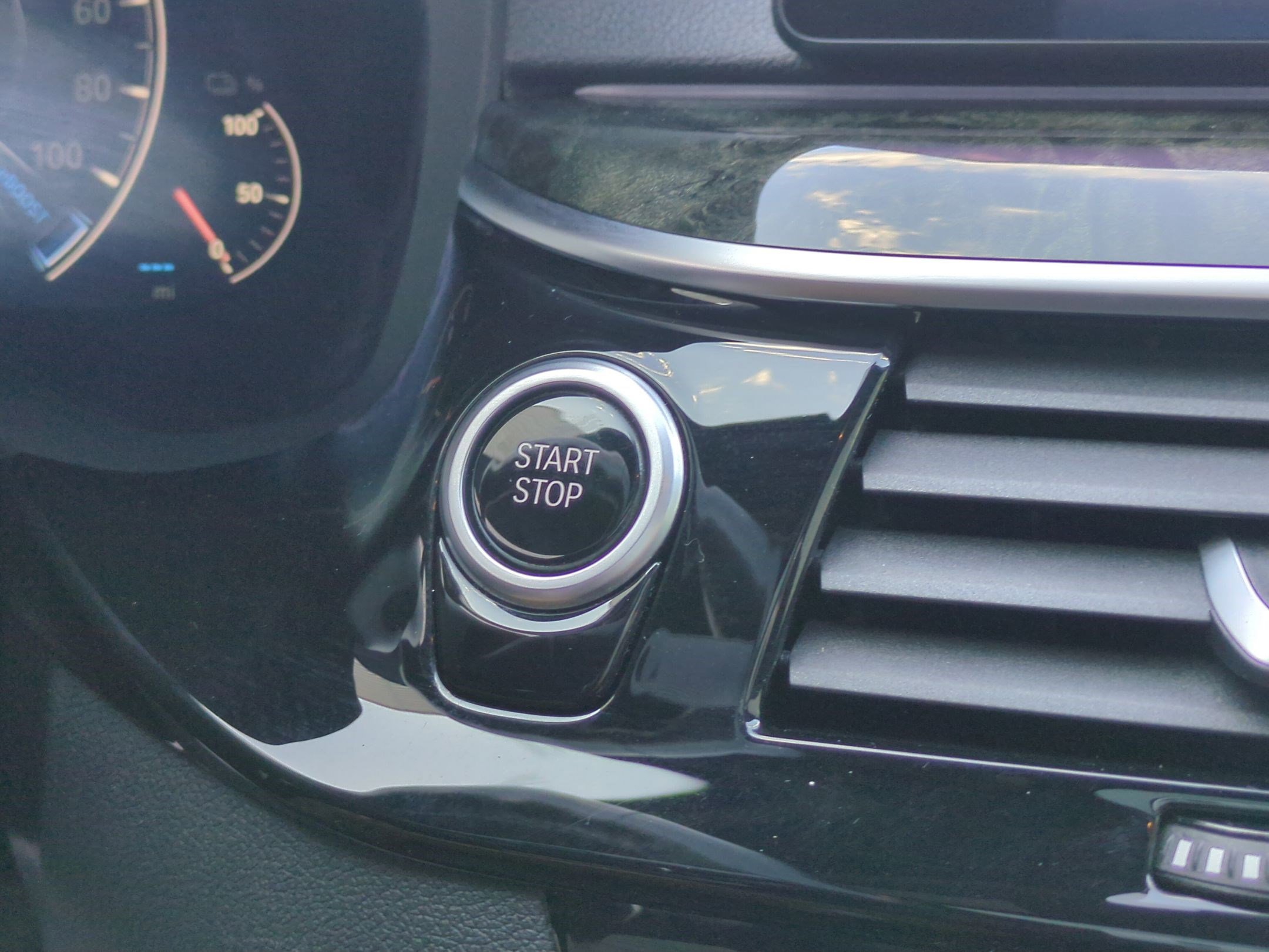 Used 2019 BMW 530e xDrive w/ M Sport Package image 20