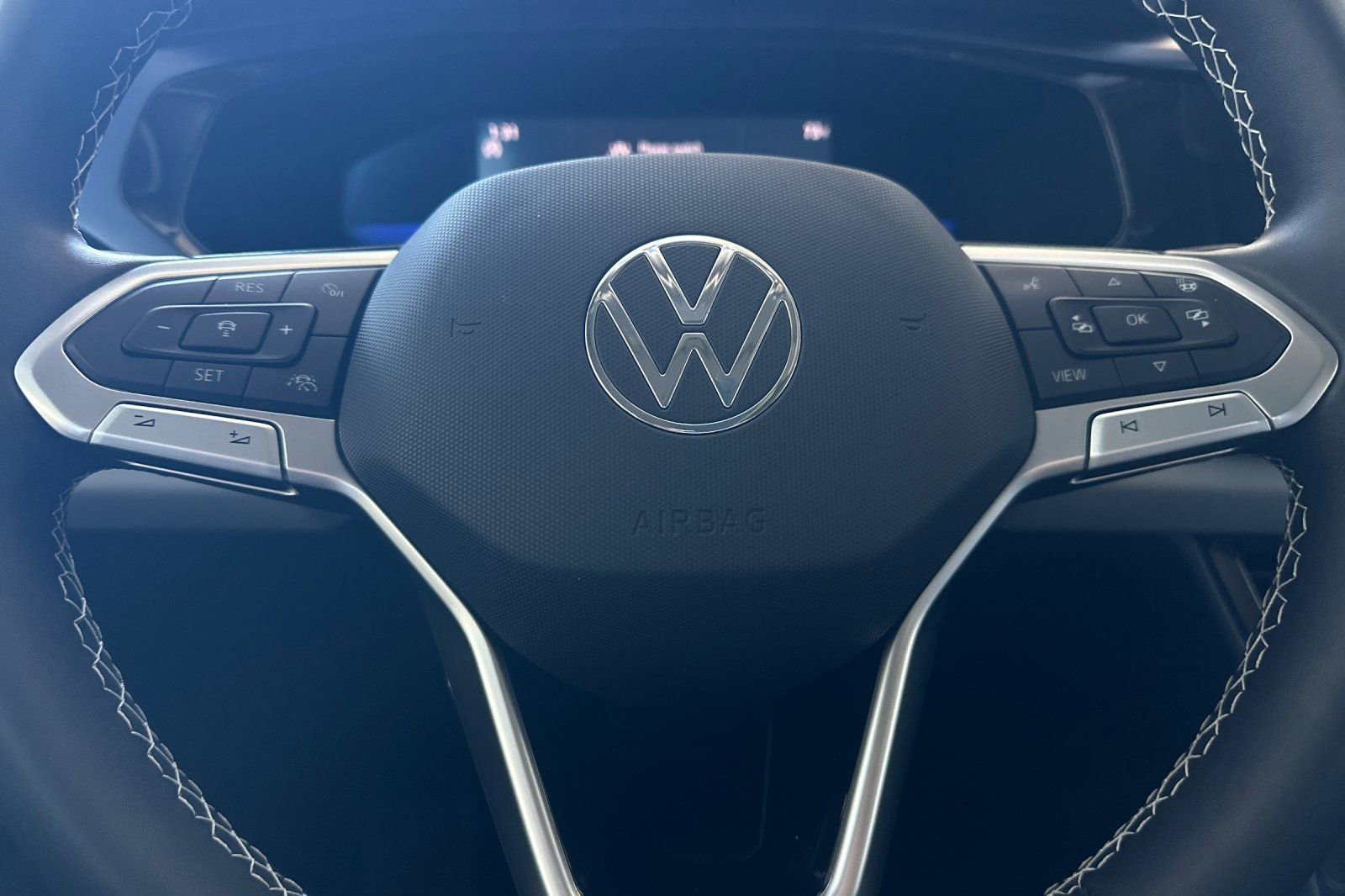 Used 2023 Volkswagen Taos SE w/ Panoramic Sunroof Package FWD image 23