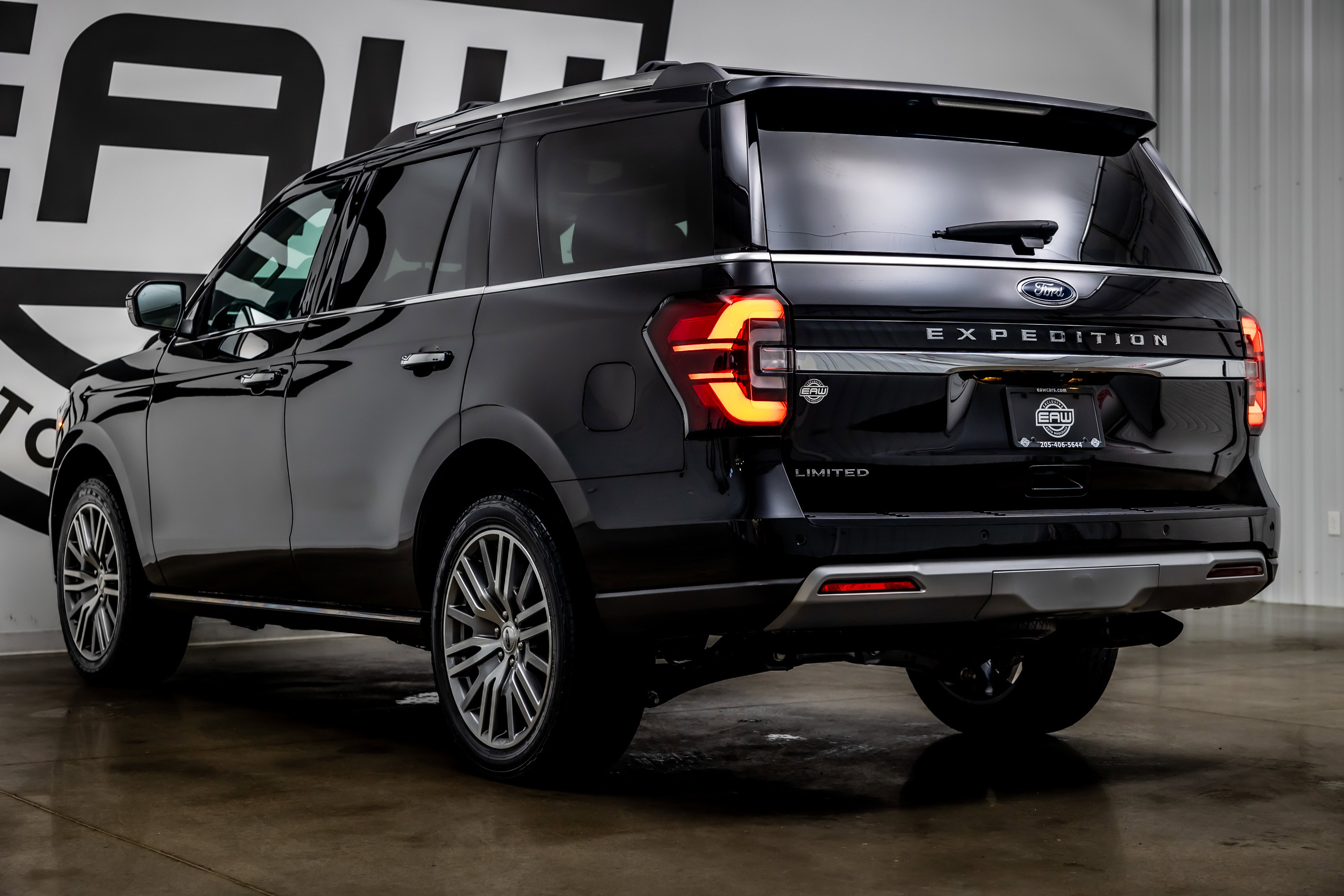 Used 2023 Ford Expedition Limited image 32