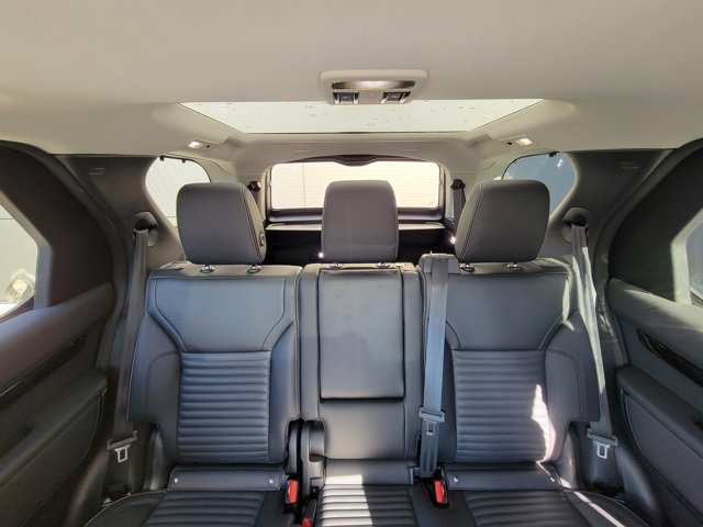 Used 2024 Land Rover Discovery S image 22