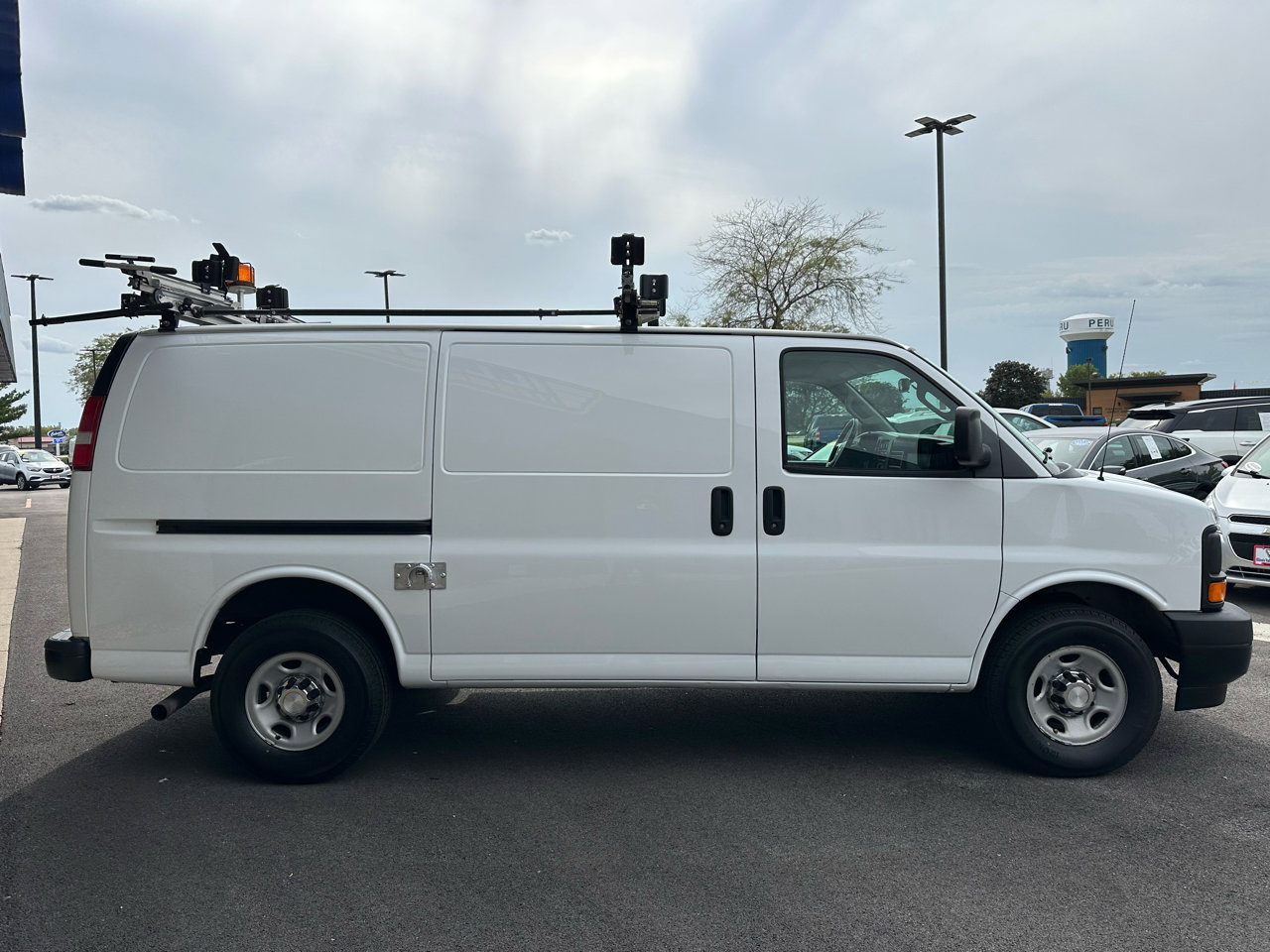 Used 2017 Chevrolet Express 2500 image 8