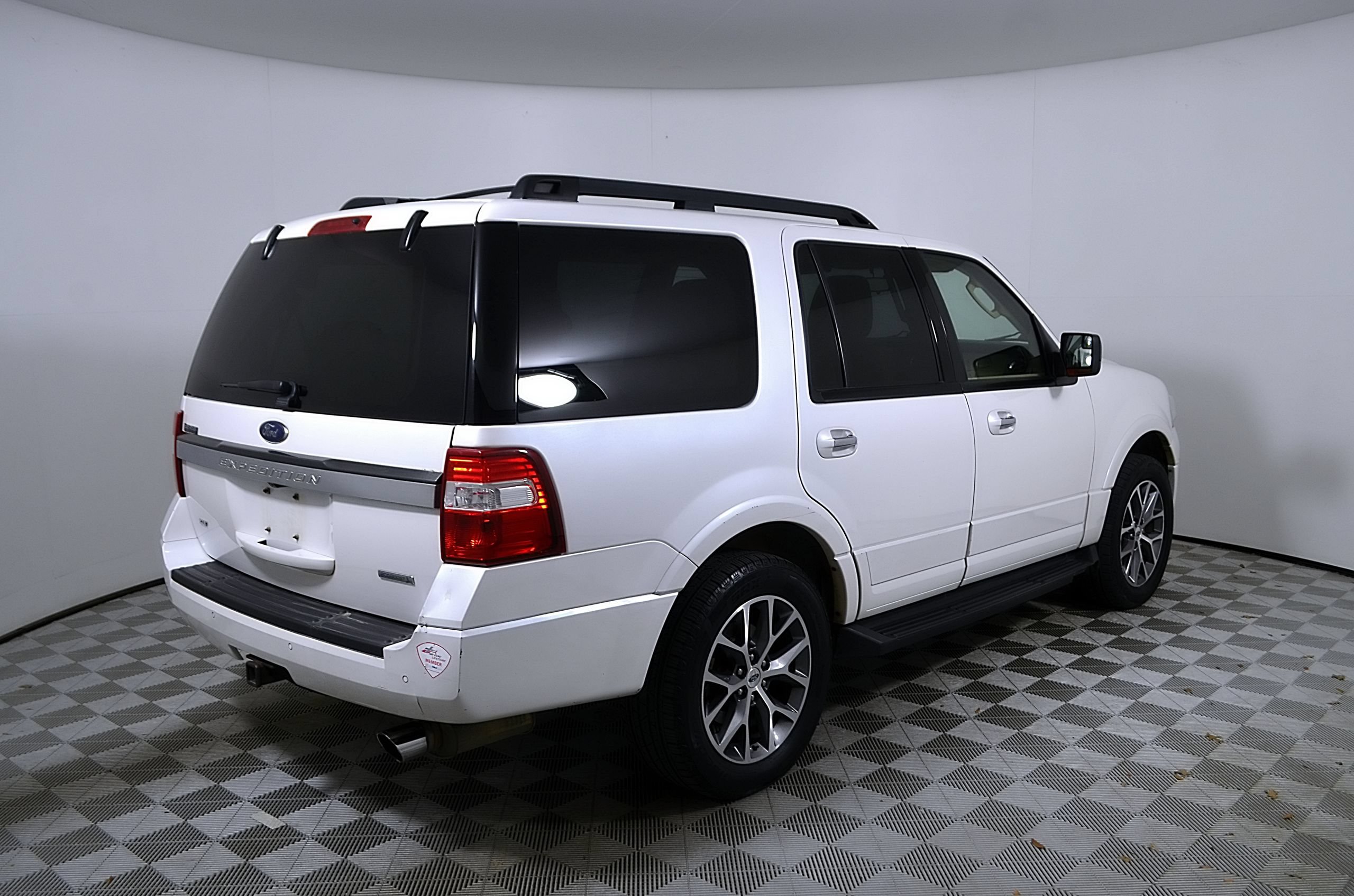 Used 2017 Ford Expedition XLT w/ Equipment Group 202A RWD image 8