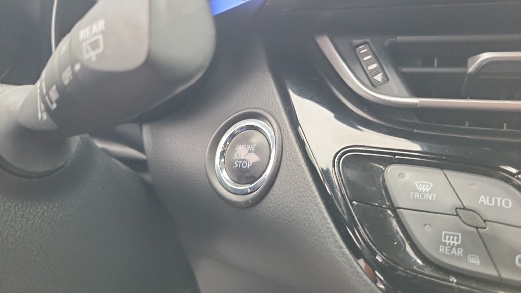 Used 2021 Toyota C-HR XLE FWD image 21