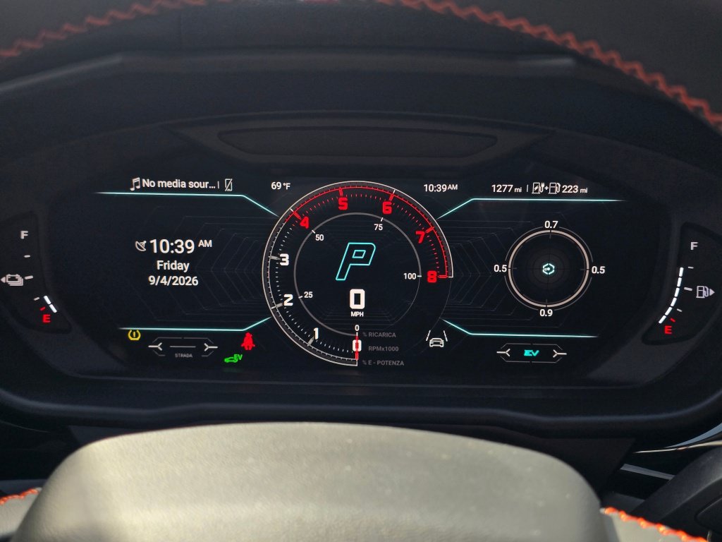 Used 2025 Lamborghini Urus SE AWD/4WD image 42